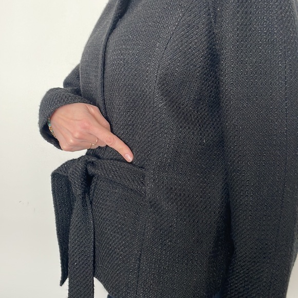 ANNE KLEIN black belted boucle snap on blazer - Picture 3 of 11